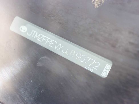 Used 2018 Toyota RAV4 LE image 27