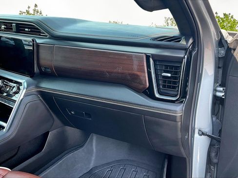 Used 2024 GMC Sierra 2500 Denali Ultimate image 17