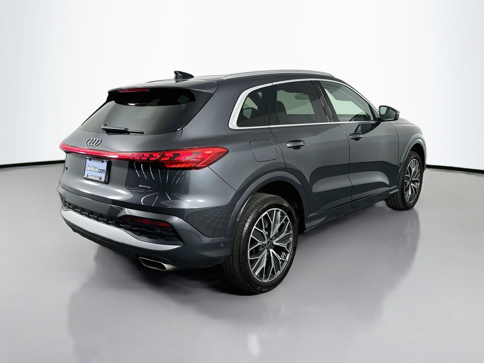Used 2025 Audi Q5 Premium Plus w/ Premium Plus AWD/4WD image 7