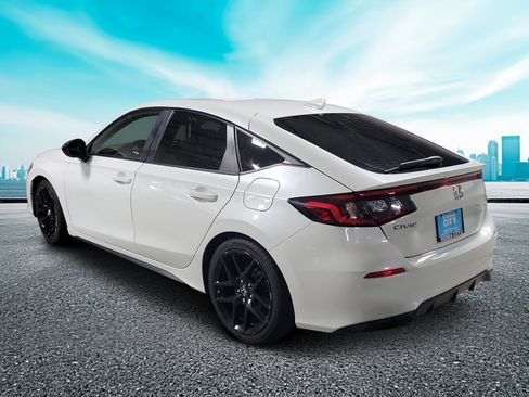 Used 2023 Honda Civic Sport image 3