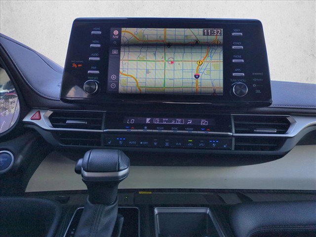 Used 2024 Toyota Sienna Platinum FWD image 15