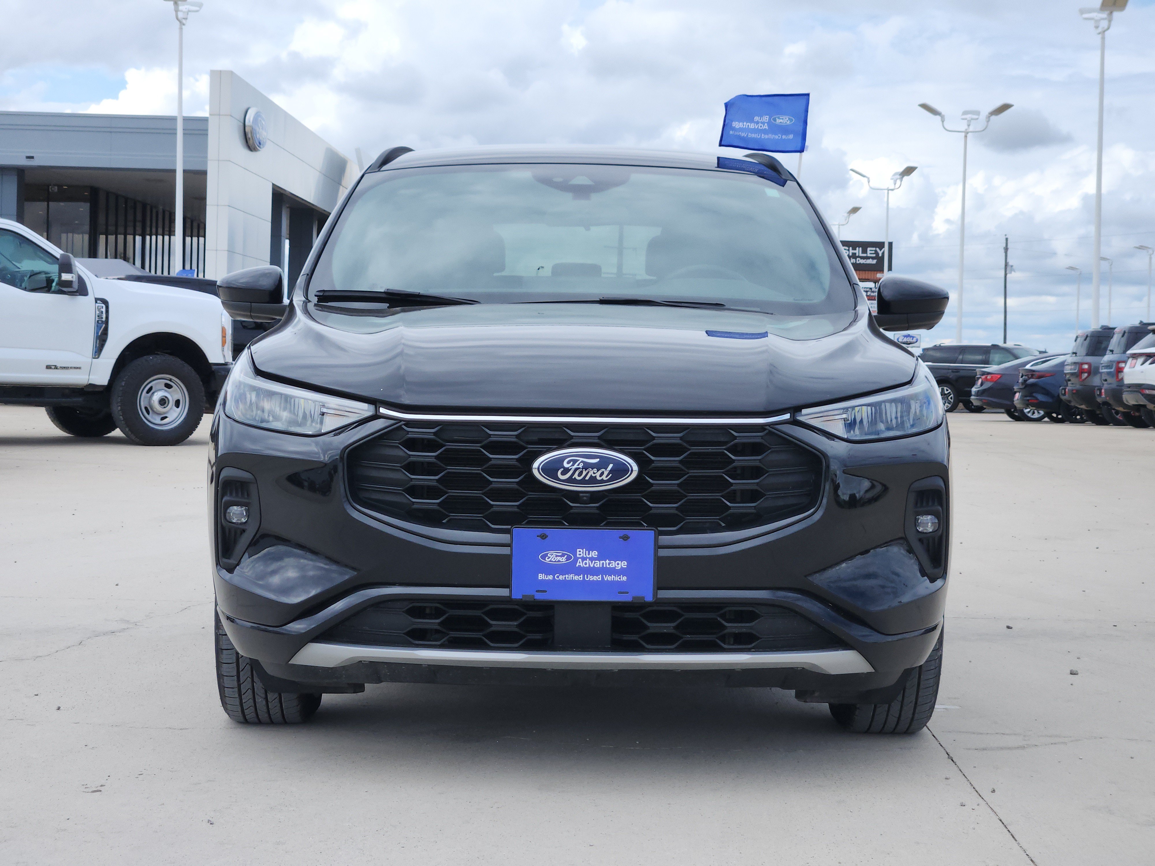 Used 2023 Ford Escape ST-Line Select w/ Tech Pack #2 AWD/4WD image 2