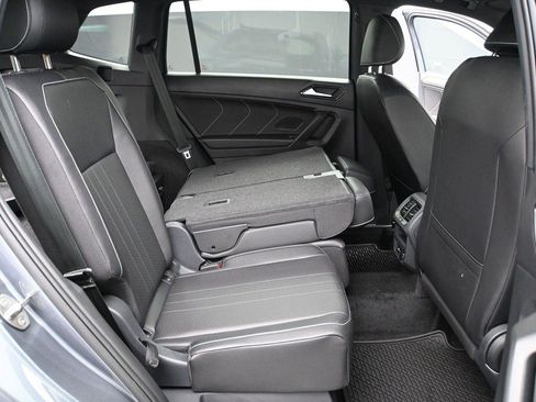 Used 2024 Volkswagen Tiguan SE R-Line AWD/4WD image 18