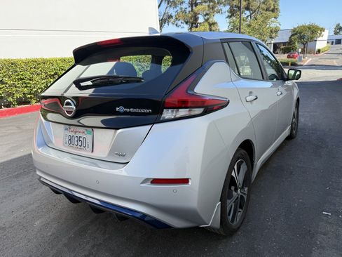 Used 2021 Nissan Leaf SV w/ SV Technology Package FWD image 3