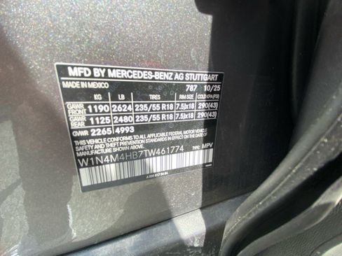Used 2026 Mercedes-Benz GLB 250 4MATIC image 35