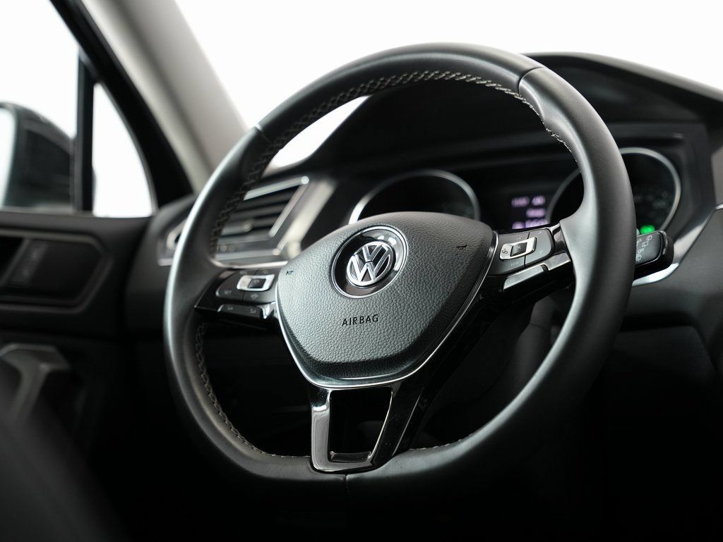 Used 2021 Volkswagen Tiguan SE w/ Panoramic Sunroof Package AWD/4WD image 11