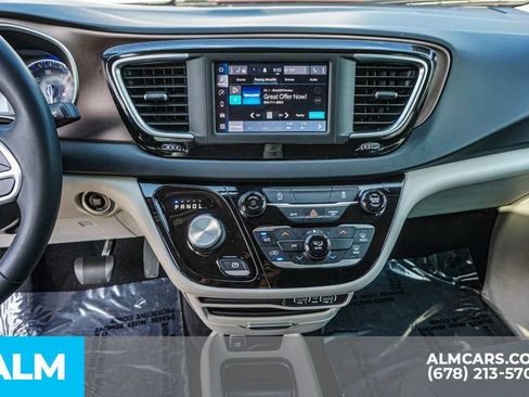 Used 2022 Chrysler Voyager LX FWD image 44