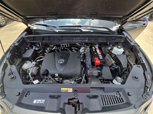 Used 2022 Toyota Highlander XLE FWD image 31