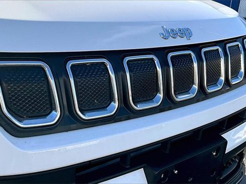 Used 2022 Jeep Compass Latitude image 25