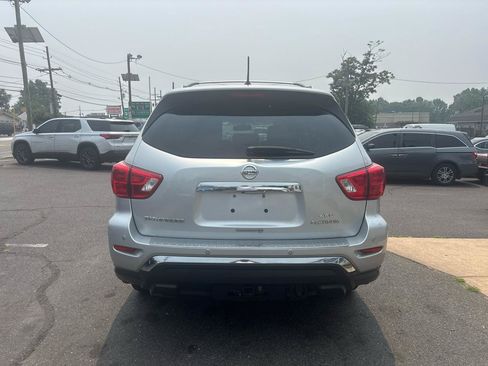 Used 2017 Nissan Pathfinder Platinum w/ Family Entertainment Package AWD/4WD image 6
