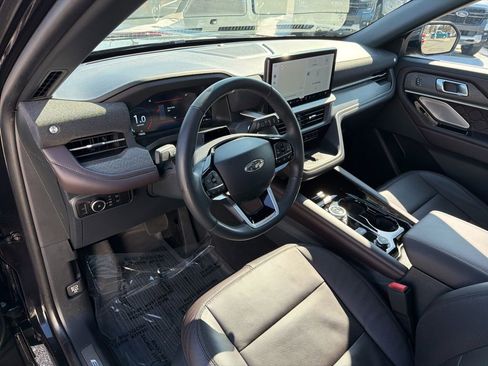 Certified 2025 Ford Explorer Platinum w/ Ultimate Package image 11