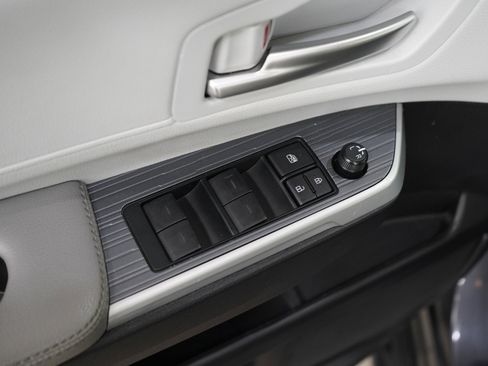 Used 2025 Toyota Sienna XLE w/ XLE Plus Package AWD/4WD image 21