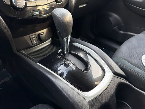 Used 2016 Nissan Rogue SV w/ SV Premium Package image 30