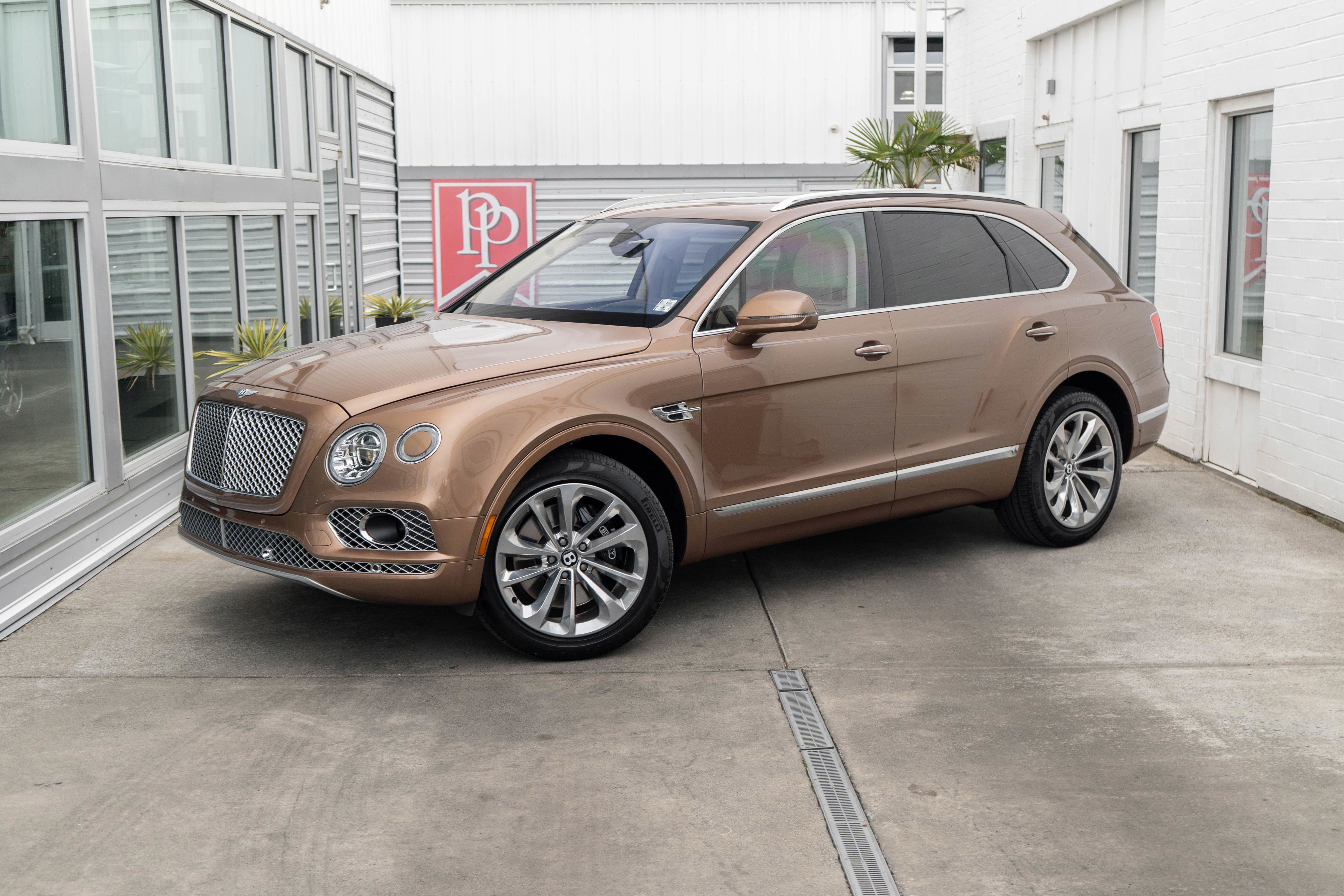 Used 2017 Bentley Bentayga AWD/4WD image 2