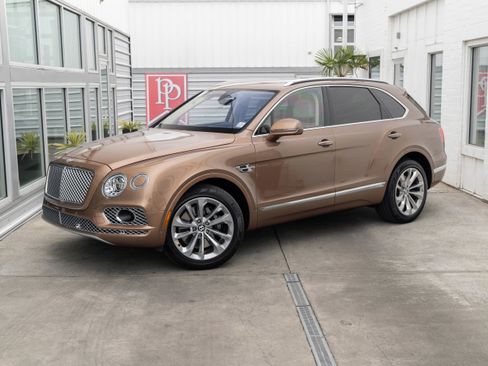 Used 2017 Bentley Bentayga image 2