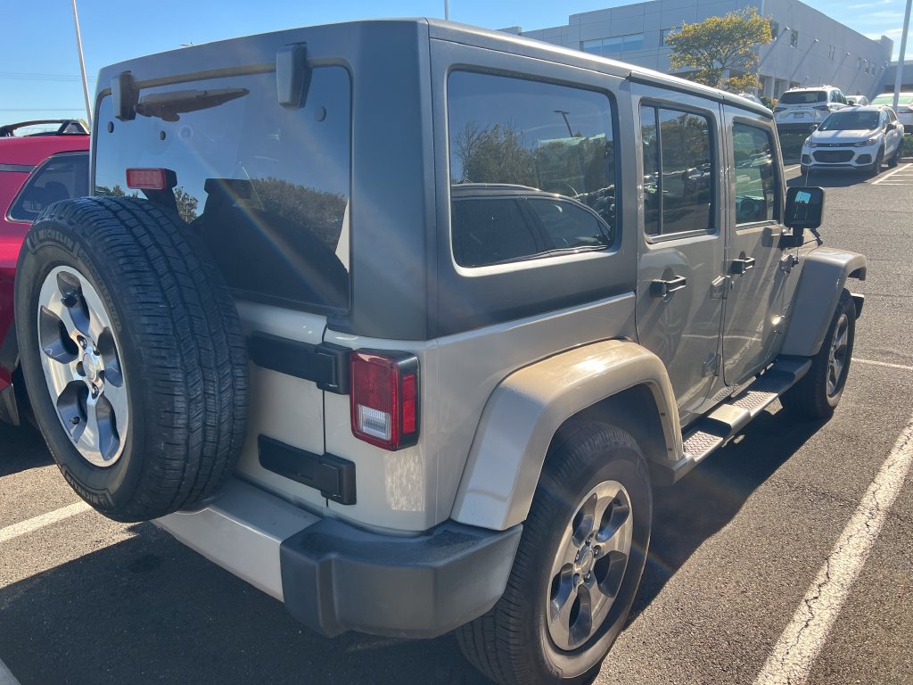 Used 2016 Jeep Wrangler Unlimited Sahara w/ Connectivity Group AWD/4WD image 3