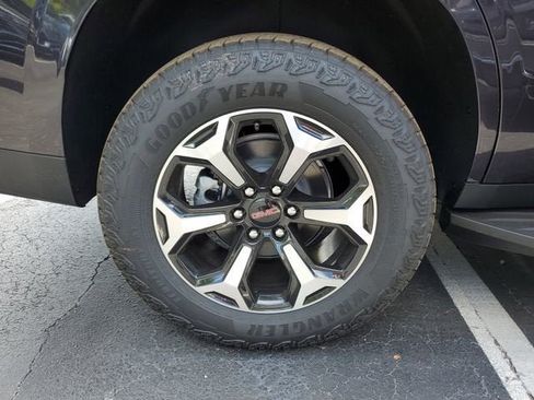 New 2026 GMC Yukon AT4 AWD/4WD image 6