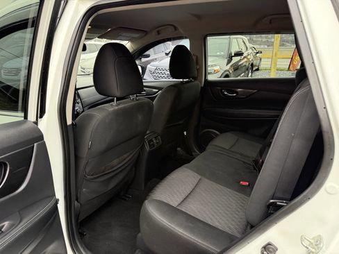 Used 2019 Nissan Rogue SV image 14