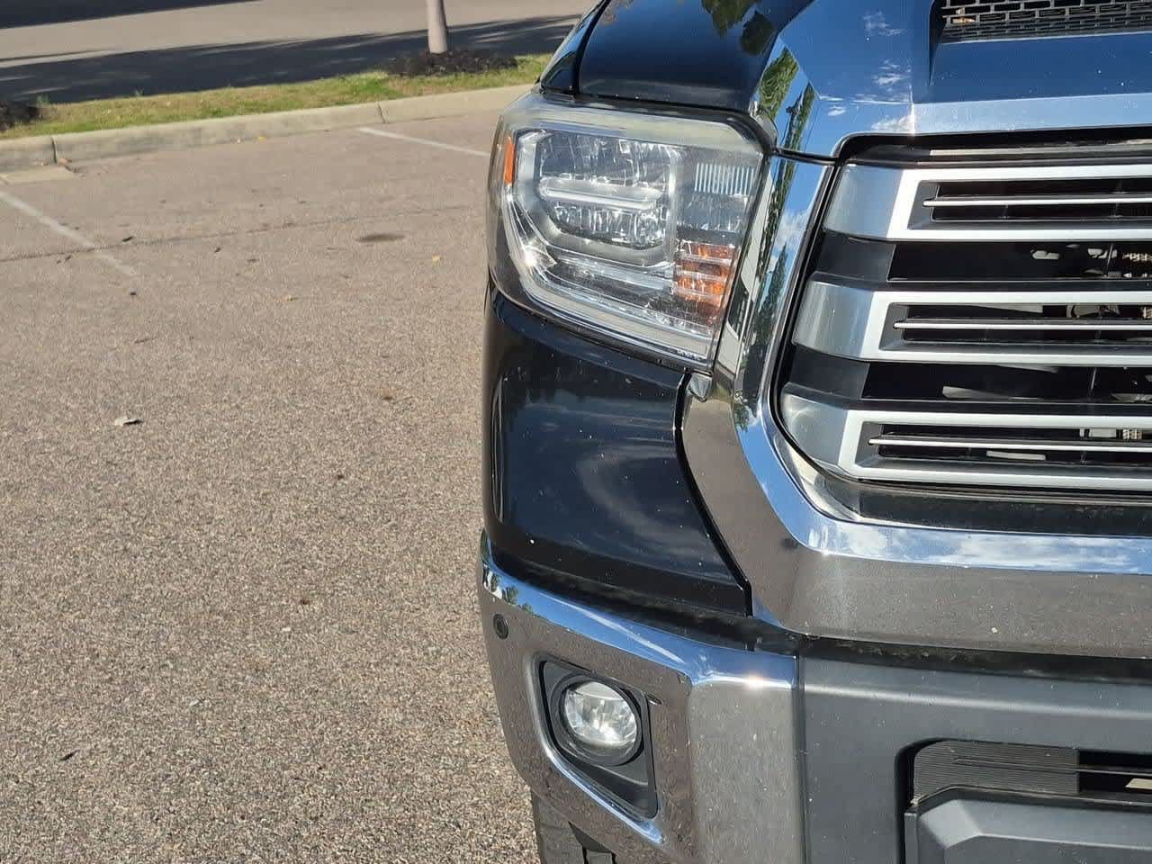 Used 2018 Toyota Tundra Limited w/ Limited Premium Package AWD/4WD image 10