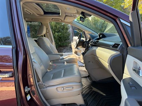 Used 2014 Honda Odyssey Touring image 11