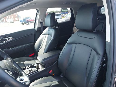 Used 2025 Kia Sportage EX FWD image 17