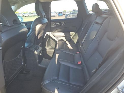 Used 2023 Volvo XC60 T8 Ultimate w/ Climate Package AWD/4WD image 4