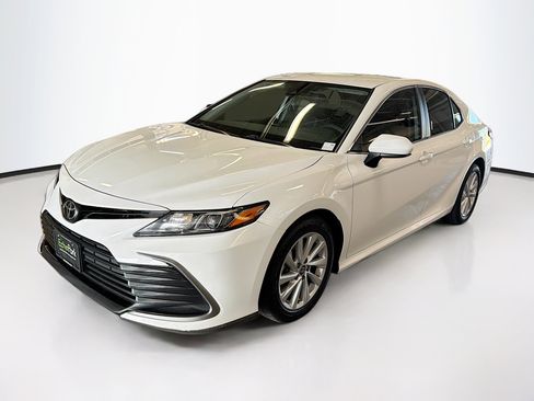 Used 2021 Toyota Camry LE FWD image 3