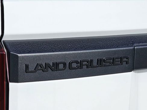 Used 2025 Toyota Land Cruiser image 13