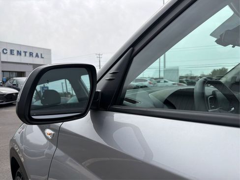 Certified 2025 Hyundai Venue SEL image 26