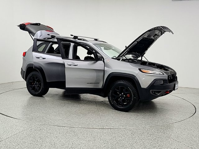 Used 2015 Jeep Cherokee Trailhawk w/ Cold Weather Group AWD/4WD image 10