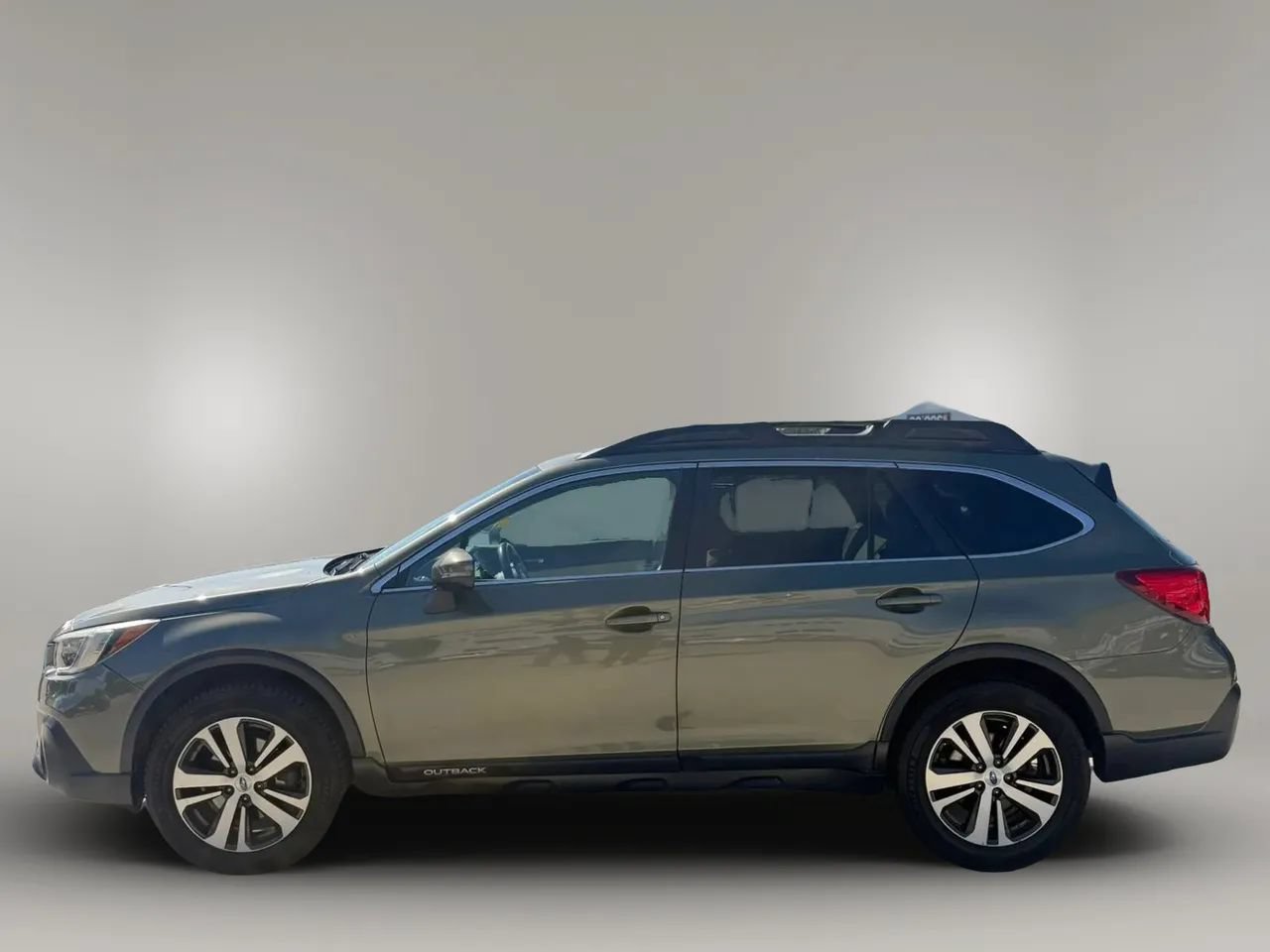 Used 2019 Subaru Outback 3.6R Limited AWD/4WD image 4