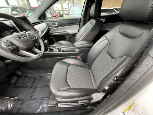 Used 2025 Jeep Compass Latitude image 27