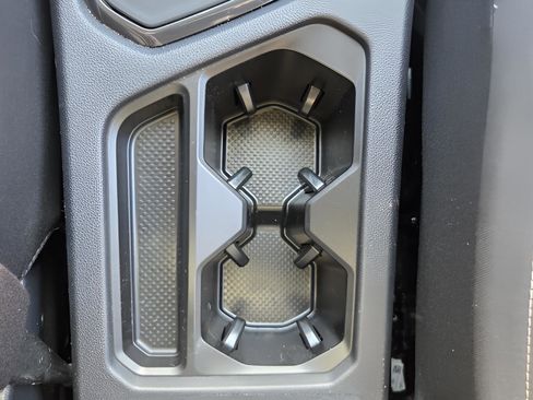 Used 2022 Volkswagen Tiguan S image 16