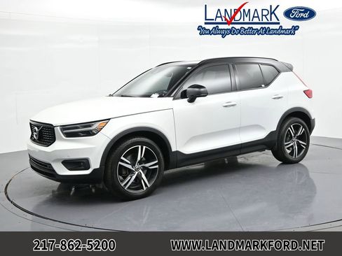 Used 2020 Volvo XC40 T4 R-Design image 1