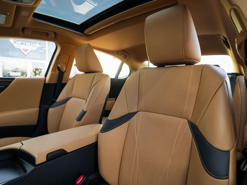 Used 2023 Lexus ES 300h Ultra Luxury image 14