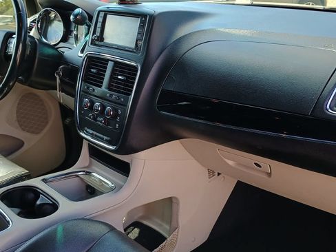 Used 2019 Dodge Grand Caravan SXT FWD image 25