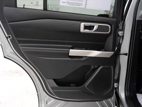 Used 2022 Ford Explorer XLT w/ Equipment Group 202A image 24