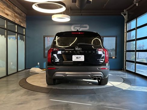 Used 2020 Kia Telluride EX w/ EX Premium Package AWD/4WD image 4