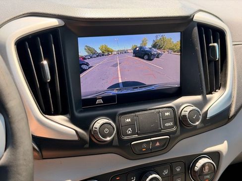Used 2024 GMC Terrain SLT FWD image 31
