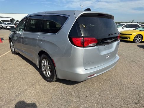 Used 2023 Chrysler Voyager LX FWD image 2