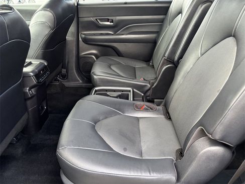 Certified 2025 Toyota Grand Highlander XLE image 19