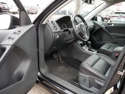 Used 2017 Volkswagen Tiguan S image 12