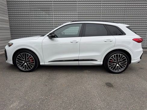 New 2025 Audi SQ5 Premium Plus image 2
