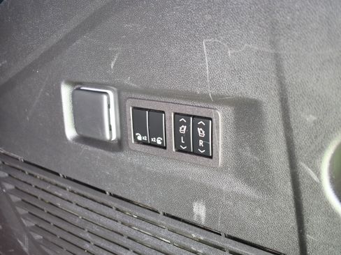 Used 2023 GMC Yukon Denali image 8