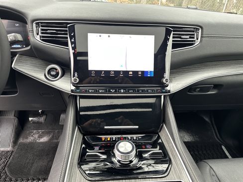 Used 2024 Jeep Wagoneer L Series III w/ Premium Group I image 32