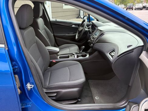 Used 2017 Chevrolet Cruze LT w/ Convenience Package FWD image 22