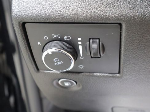 Used 2021 Jeep Grand Cherokee Laredo AWD/4WD image 29