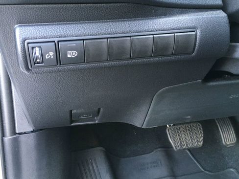 Used 2025 Toyota Corolla SE FWD image 17
