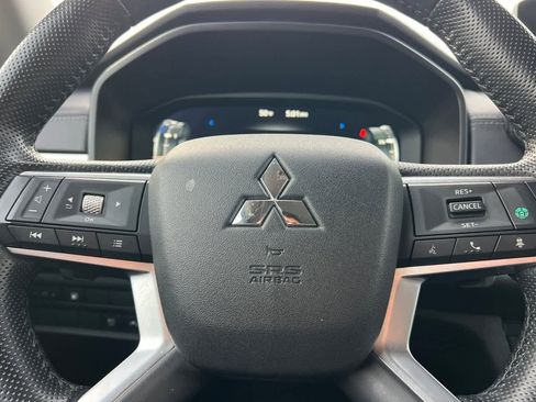 Used 2024 Mitsubishi Outlander SE image 28