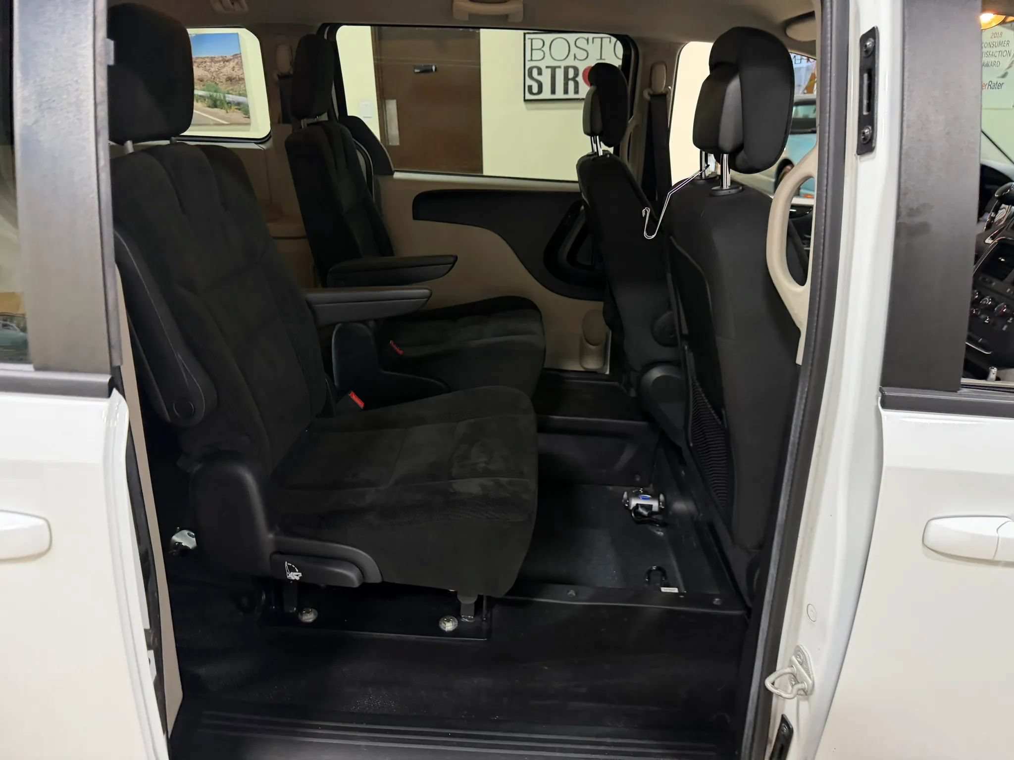 Used 2018 Dodge Grand Caravan SE FWD image 30